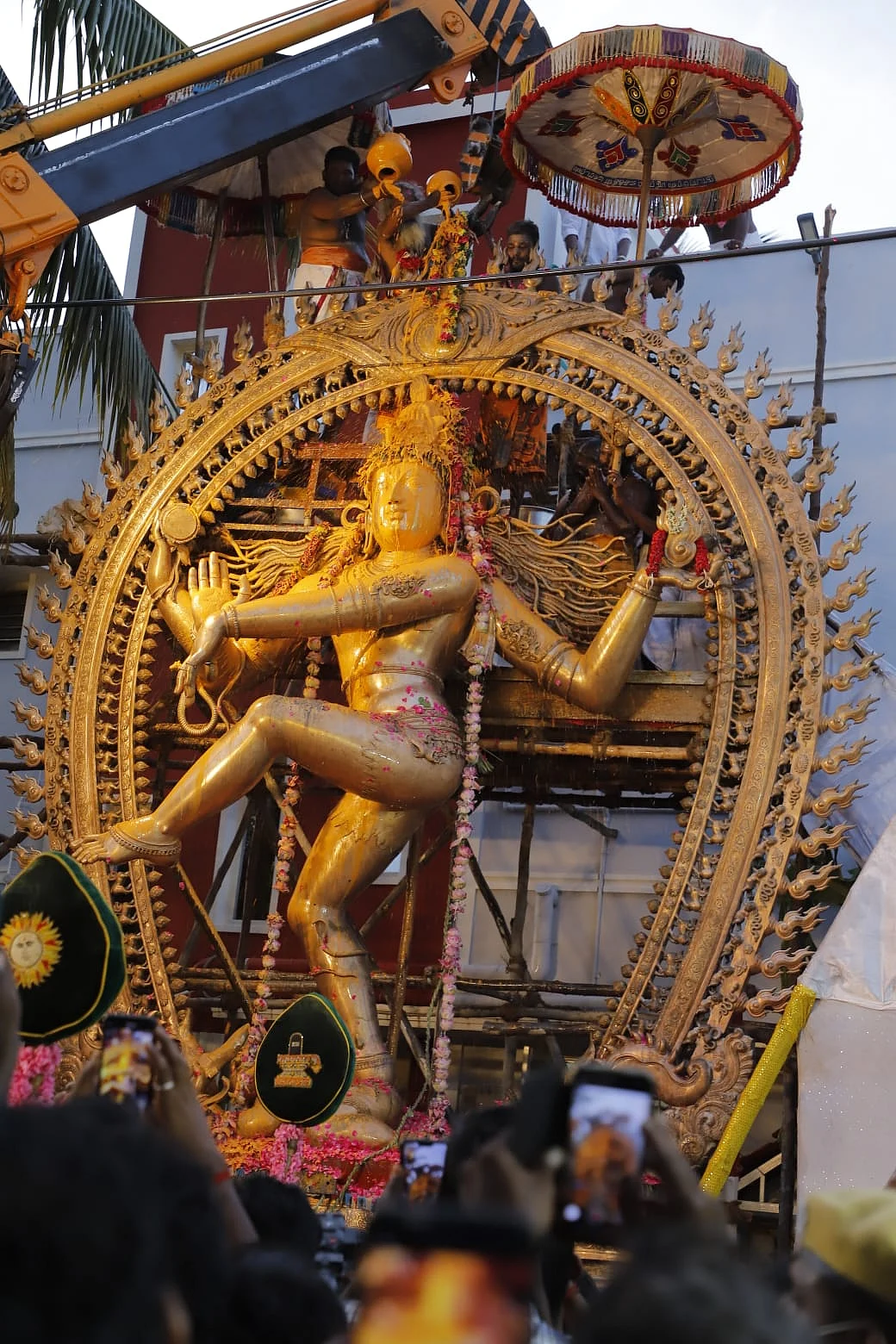 உலகின் பிரமாண்ட நடராஜர் சிலை