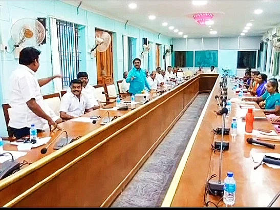 அருப்புக்கோட்டை நகர்மன்றக் கூட்டம்: பாஜக Vs திமுக - ஒருமையில் விமர்சித்த திமுக கவுன்சிலரால் சலசலப்பு