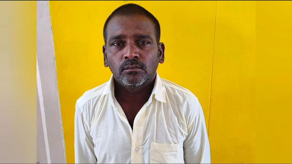 மோசடியில் ஈடுபட்டவர்கள்