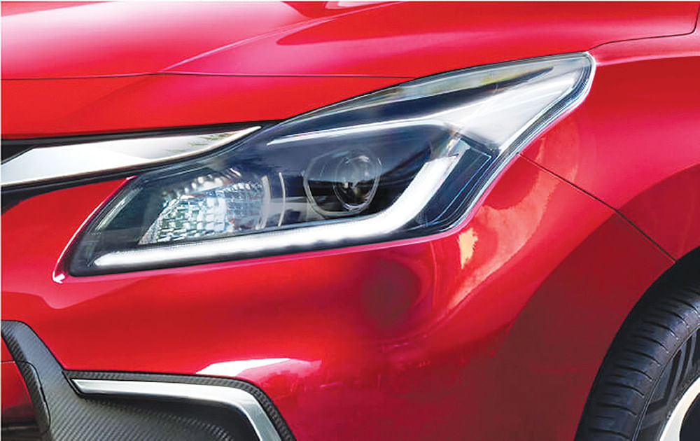 Glanza: LED புரொஜெக்டர் ஹெட்லைட்ஸ் செம ஸ்லிம்