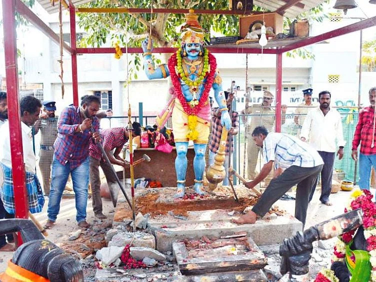 நீதிமன்ற உத்தரவு; கருப்பசாமி கோயிலை அகற்றிய அதிகாரிகள் - பொதுமக்கள் எதிர்ப்பு; போலீஸ் குவிப்பு