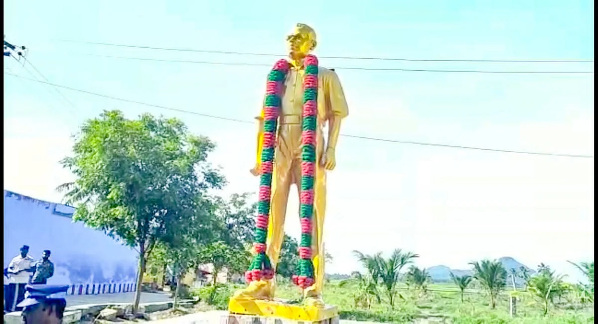 வெண்கல சிலை