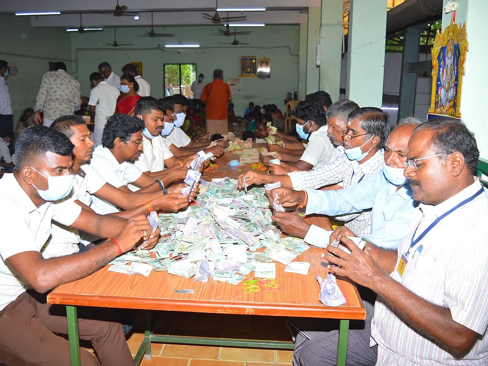 இருக்கன்குடி மாரியம்மன் கோயில் உண்டியல்: ரூ.38 லட்சம் பணம், தங்கம், வெள்ளிப்பொருள்கள் காணிக்கை!
