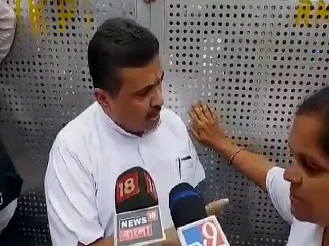 ``என் உடலைத் தொடாதே, நீ ஒரு பெண்..!" - போலீஸிடம் வாக்குவாதம் செய்த சுவேந்து அதிகாரி