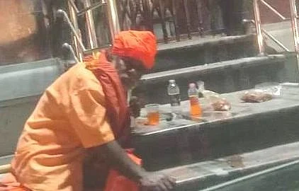 மது அருந்தும் சாமியார்