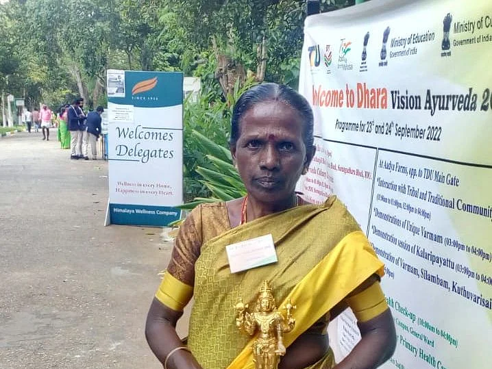 மூலிகை மருத்துவ சேவை; நீலகிரி பழங்குடி பெண்ணுக்கு தேசிய `தன்வந்தரி' விருது!