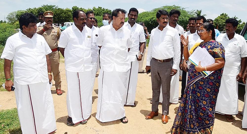 ஆய்வுப் பணியில் அமைச்சர் பொன்முடி...