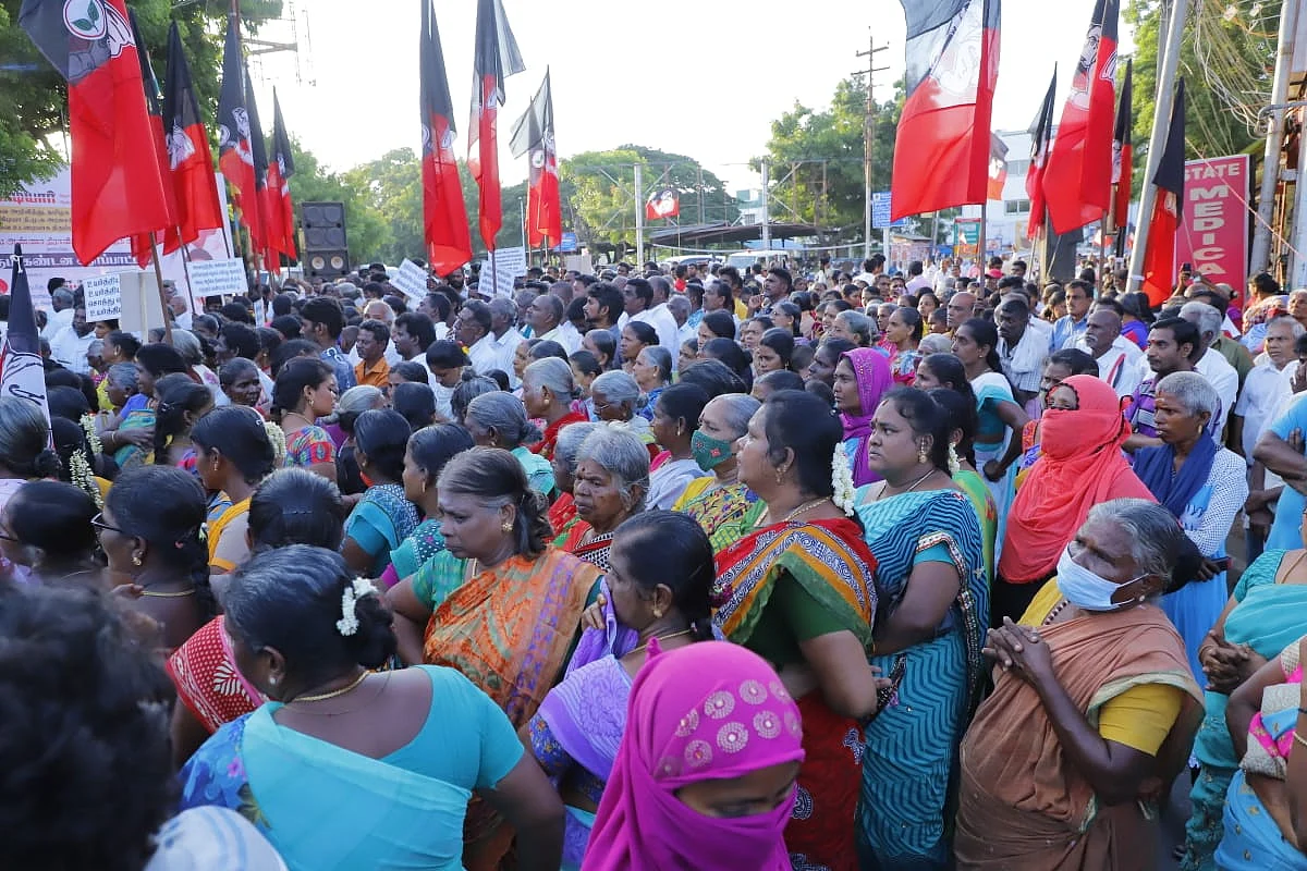 தஞ்சாவூரில் அ.தி.மு.க சார்பில் நடைபெற்ற ஆர்ப்பாட்டம்