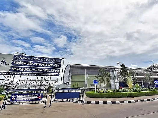 ரெய்டில் சிக்கிய 11 கிலோ தங்கம்; அயன் பட பாணியில் வயிற்றில் வைத்து கடத்தல்! - திருச்சியில் பரபரப்பு
