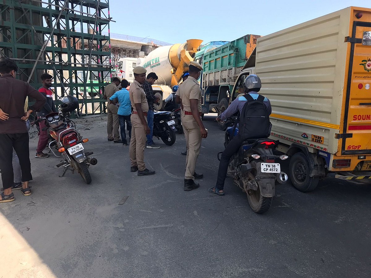 அடுத்தடுத்து பெட்ரோல் குண்டு வீச்சு... வாகனங்கள் உடைப்பு! -  பதற்றத்தில் கோவை