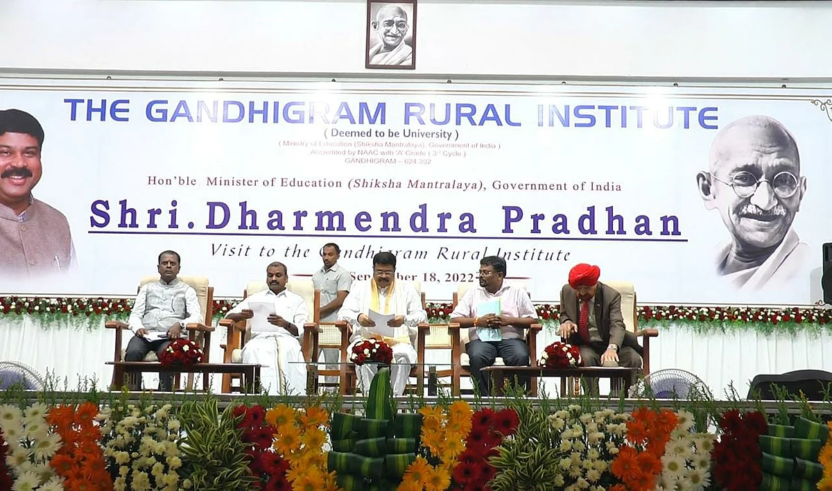 காந்தி கிராம் பல்கலைக்கழகத்தில் நடைபெற்ற நிகழ்ச்சி