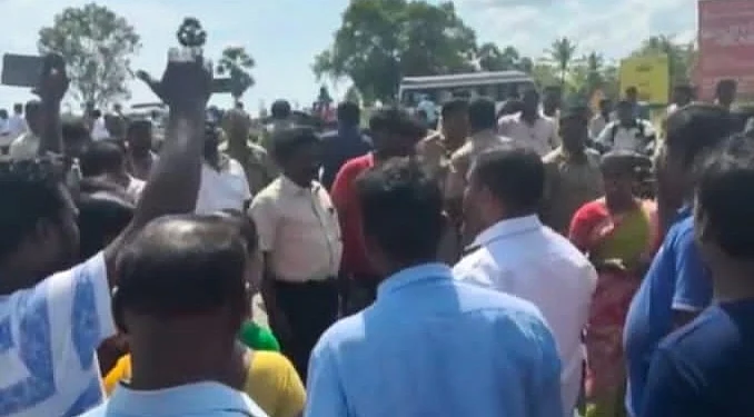 சாலை மறியல்