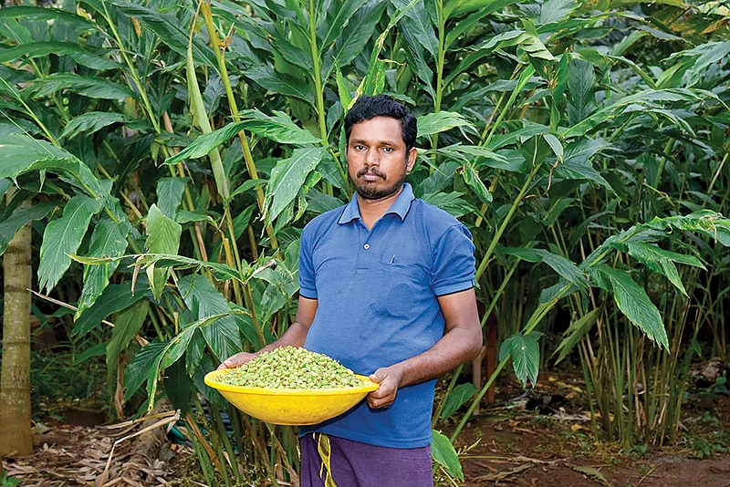 ஏலக்காயுடன் ரமேஷ்