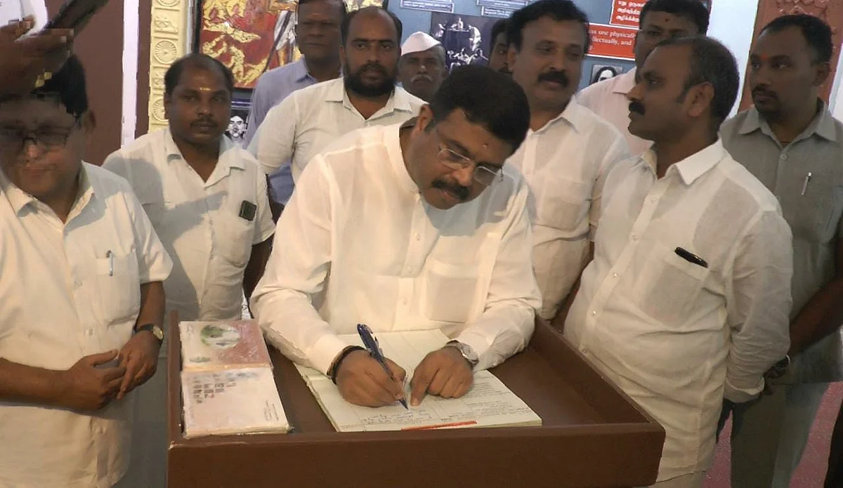 மத்திய அமைச்சர் தர்மேந்திர பிரதான் - எல்.முருகன்