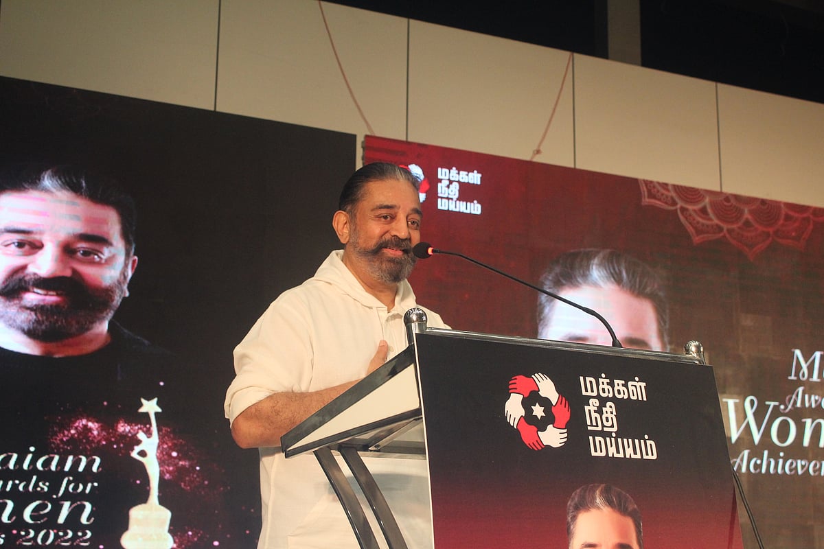 ``இடது, வலது என அல்லாடிக் கொண்டிருக்கிறார்கள்; ஆசியாவின் முதல் மையக் கருத்தாளன் நான்தான்!