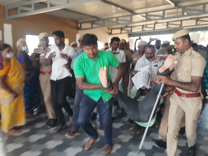 கொல்லப்பட்ட சமூக ஆர்வலர்... ஆதாரவாகப் போராடிய சமூக ஆர்வலர்கள் கைது! - என்ன நடக்கிறது கரூரில்?