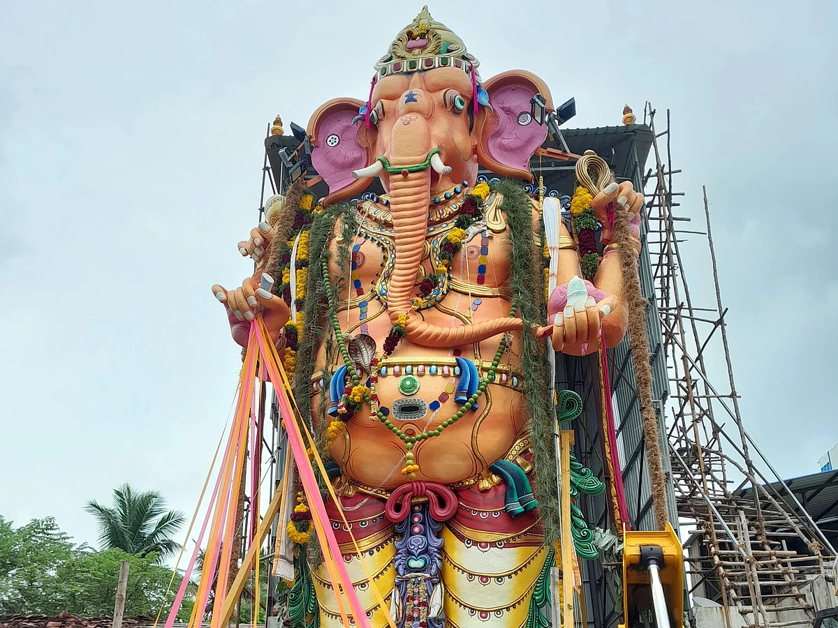 நாகப்பட்டினம்: இந்தியாவிலேயே முதல் முறையாக ரூ.1 கோடி செலவில் செய்யப்பட்ட 32 அடி அத்தி விநாயகர்!