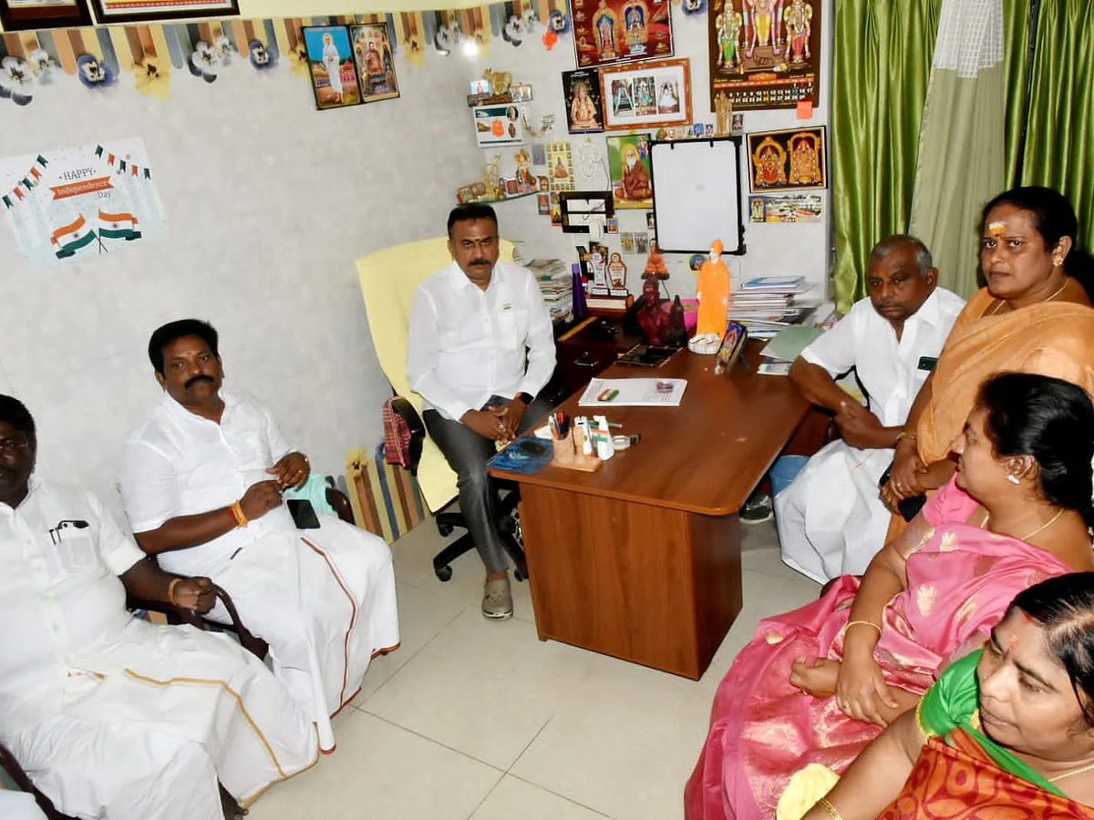 காருக்கு தீவைத்த சம்பவம்: பாஜக விசாரணை குழுவினர் நேரில் ஆய்வு; நிர்வாகிகள் வாக்குவாதம்; பரபரப்பு
