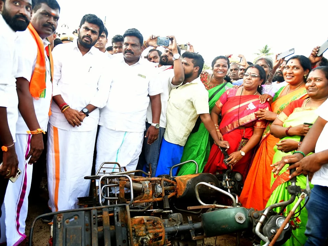 திண்டுக்கல்லில் பாஜக பிரமுகர் கார் செட்டுக்கு தீ வைப்பு! - அண்ணாமலை நேரில் ஆய்வு