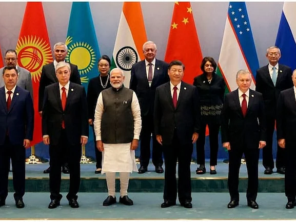 SCO Summit: சீன அதிபருடன் கைகுலுக்கவும் இல்லை; புன்னகைக்கவும் இல்லை - ஜி ஜின்பிங்கைத் தவிர்த்த மோடி?