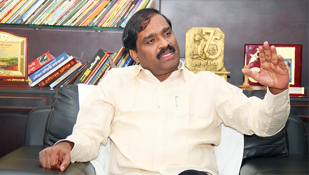 ஆர்.எஸ்.எஸ் பின்புல அதிகாரிகளின் சொல்படிதான் இங்கு ஆட்சி நடக்கிறது!