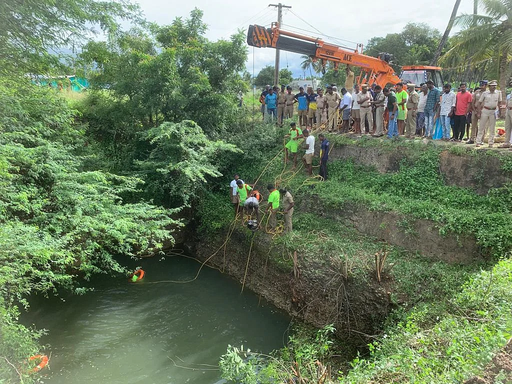 கோவை: அதிவேகப் பயணம்; கட்டுப்பாட்டை இழந்த கார் - 120 அடி ஆழக் கிணற்றில் பாய்ந்ததில் 3 மாணவர்கள் பலி