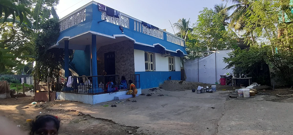 களையிழந்து காணப்படும் வீடு