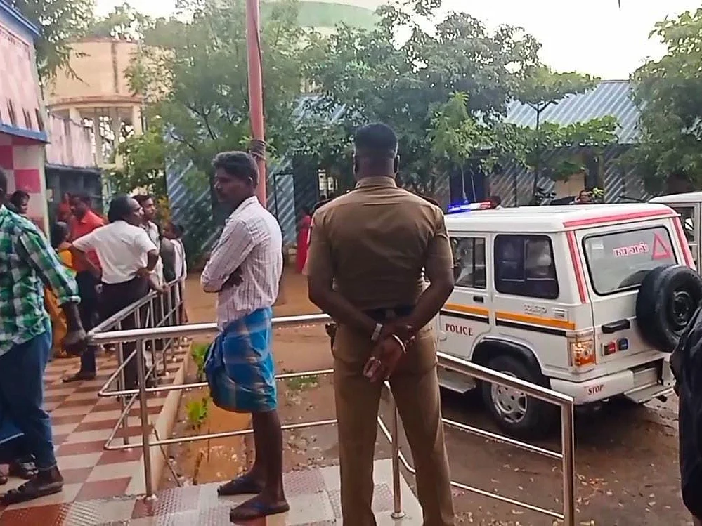 உறவினரகள் முற்றுகை