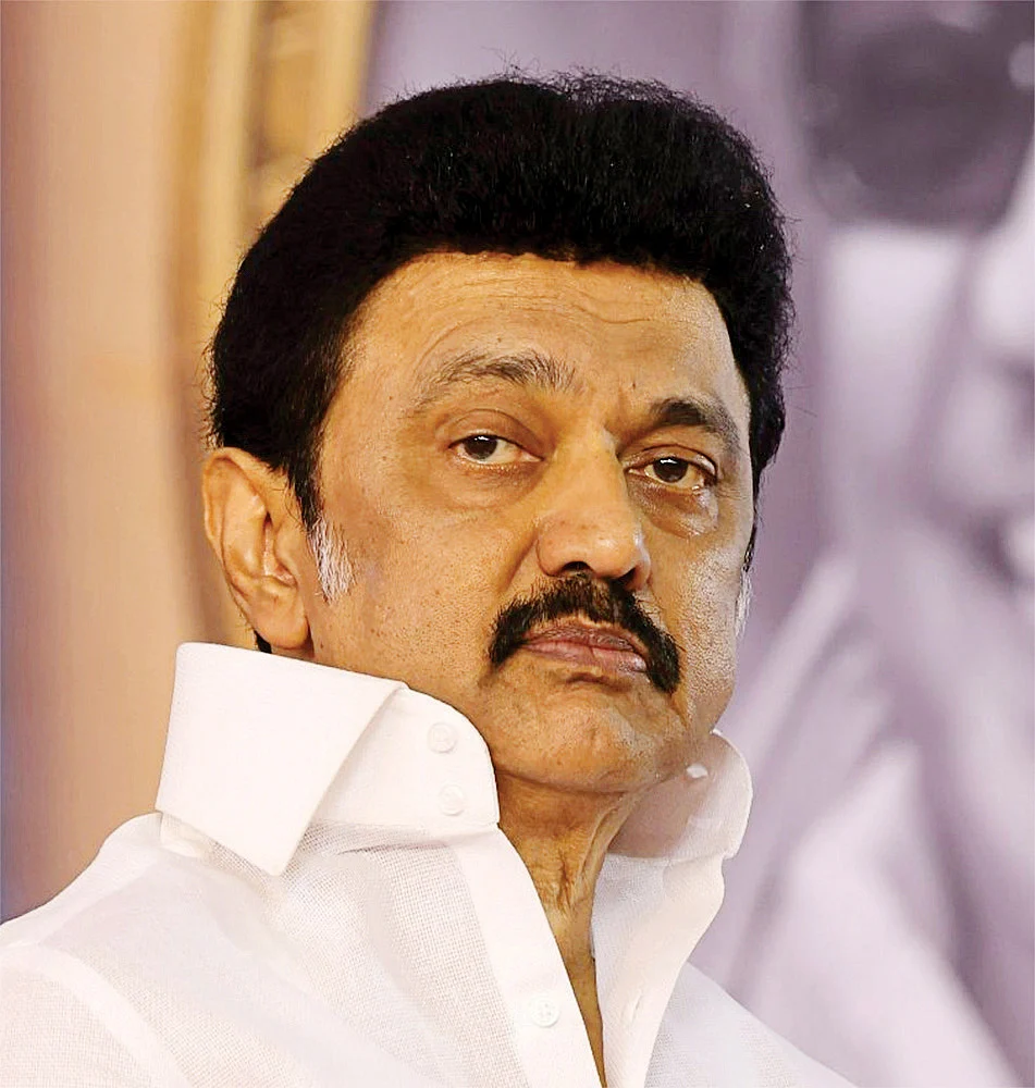 சிறப்பாக முதுகில் குத்துபவர் ஓ.பி.எஸ்... - சசிகலா அரசியலில் தீயசக்தி!