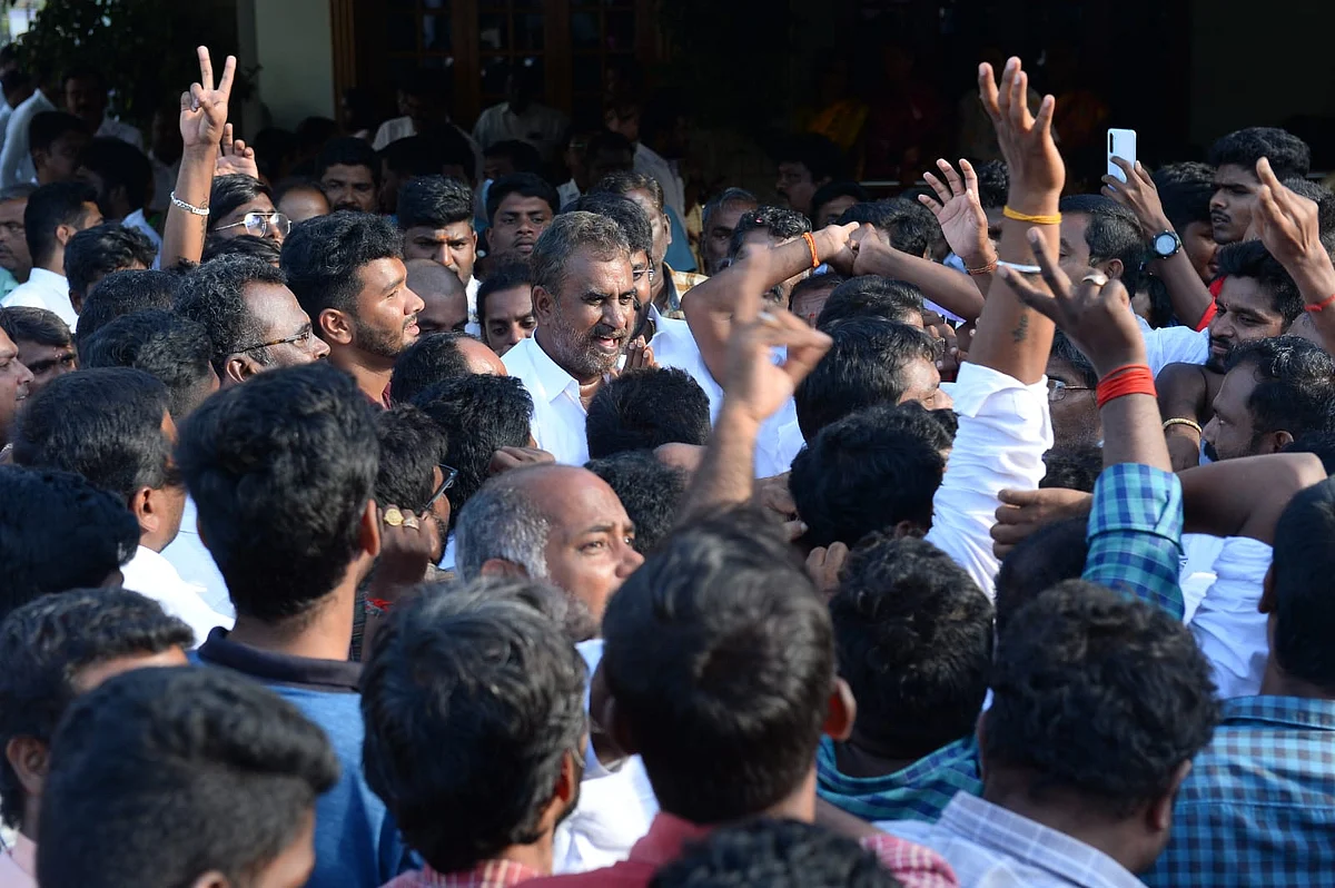 வேலுமணி