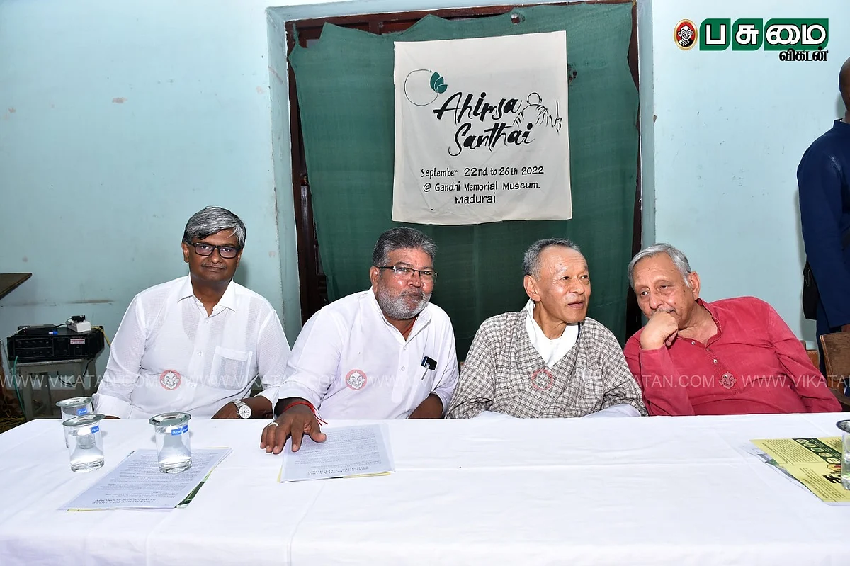 அகிம்சை சந்தை நிகழ்வில்...