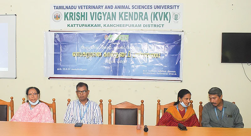 நிகழ்வில் விமலாராணி, சித்தார்த், தேவகி