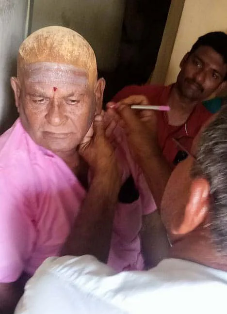 வரதராஜனுக்கு காது குத்தும் நிகழ்வு
