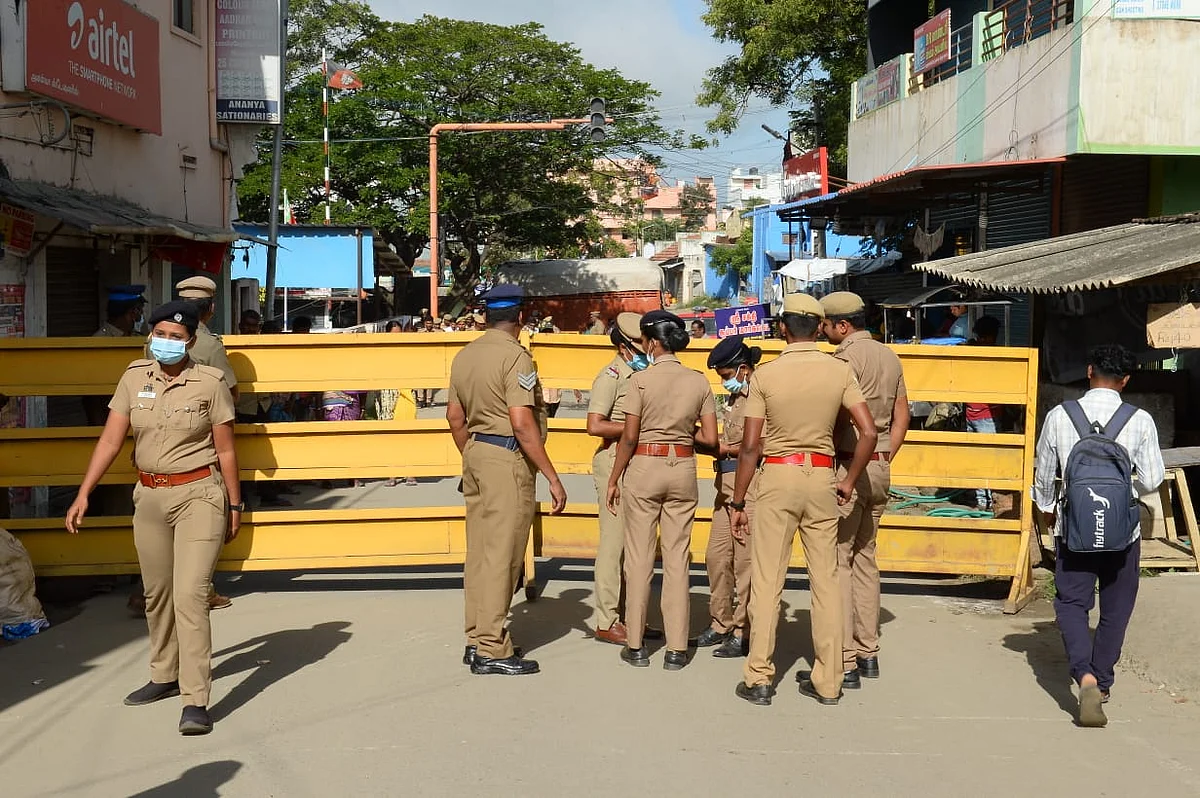 ``திமுக அமைச்சர்களைப் போல் தப்பிக்க பார்க்க மாட்டோம்!" - லஞ்ச ஒழிப்புத்துறை ரெய்டு குறித்து இபிஎஸ்