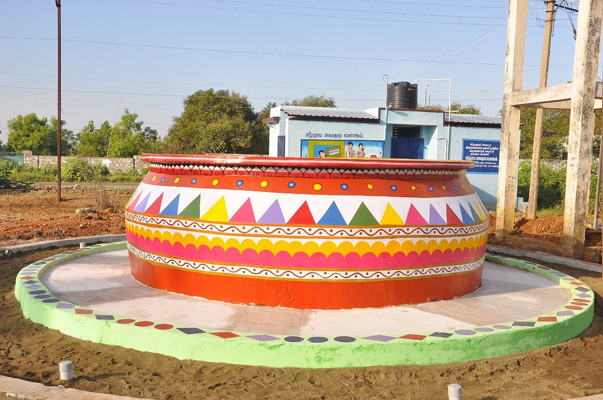 பொங்கல் பானை வடிவில் கிணறு