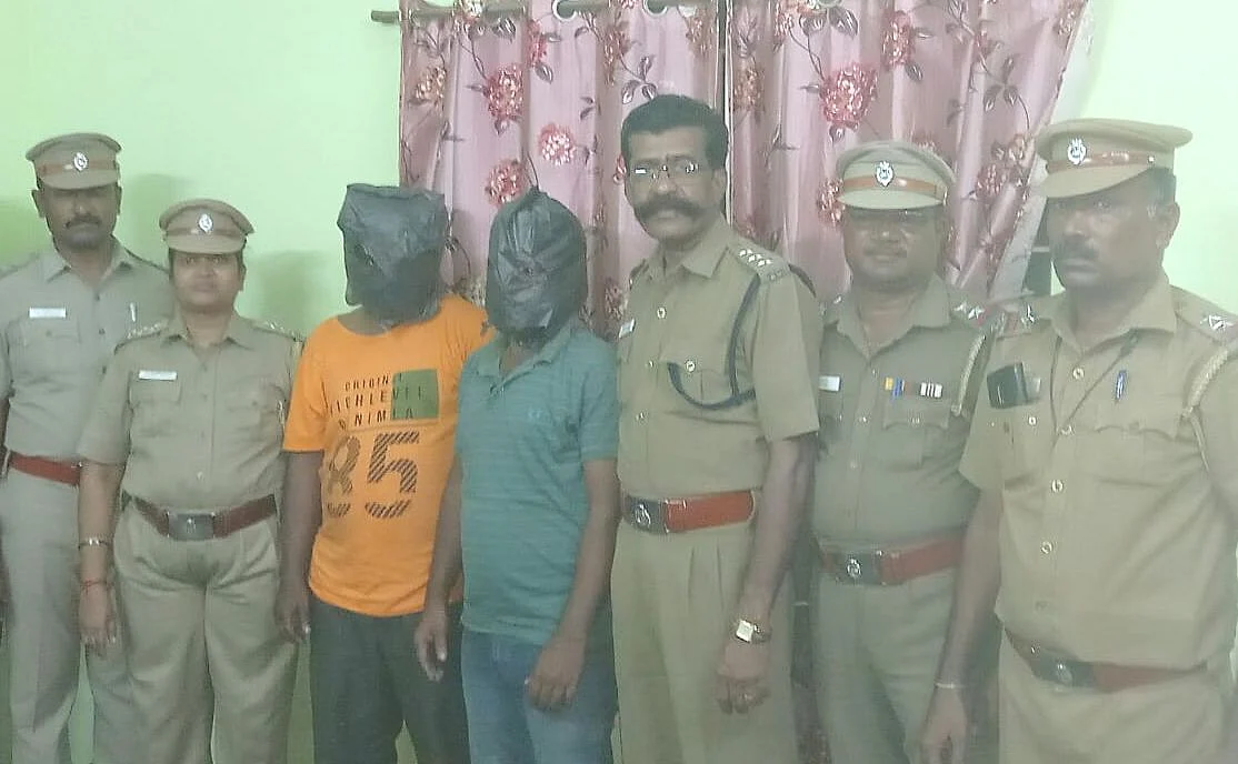 கைது செய்யப்பட்ட இருவர்