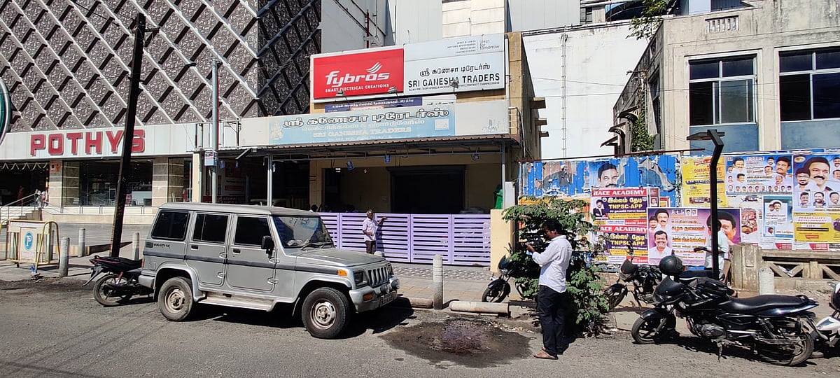 எஸ்.பி வேலுமணி மீதான புகார் - திருச்சியில் 2 இடங்களில் விஜிலென்ஸ் ரெய்டு!