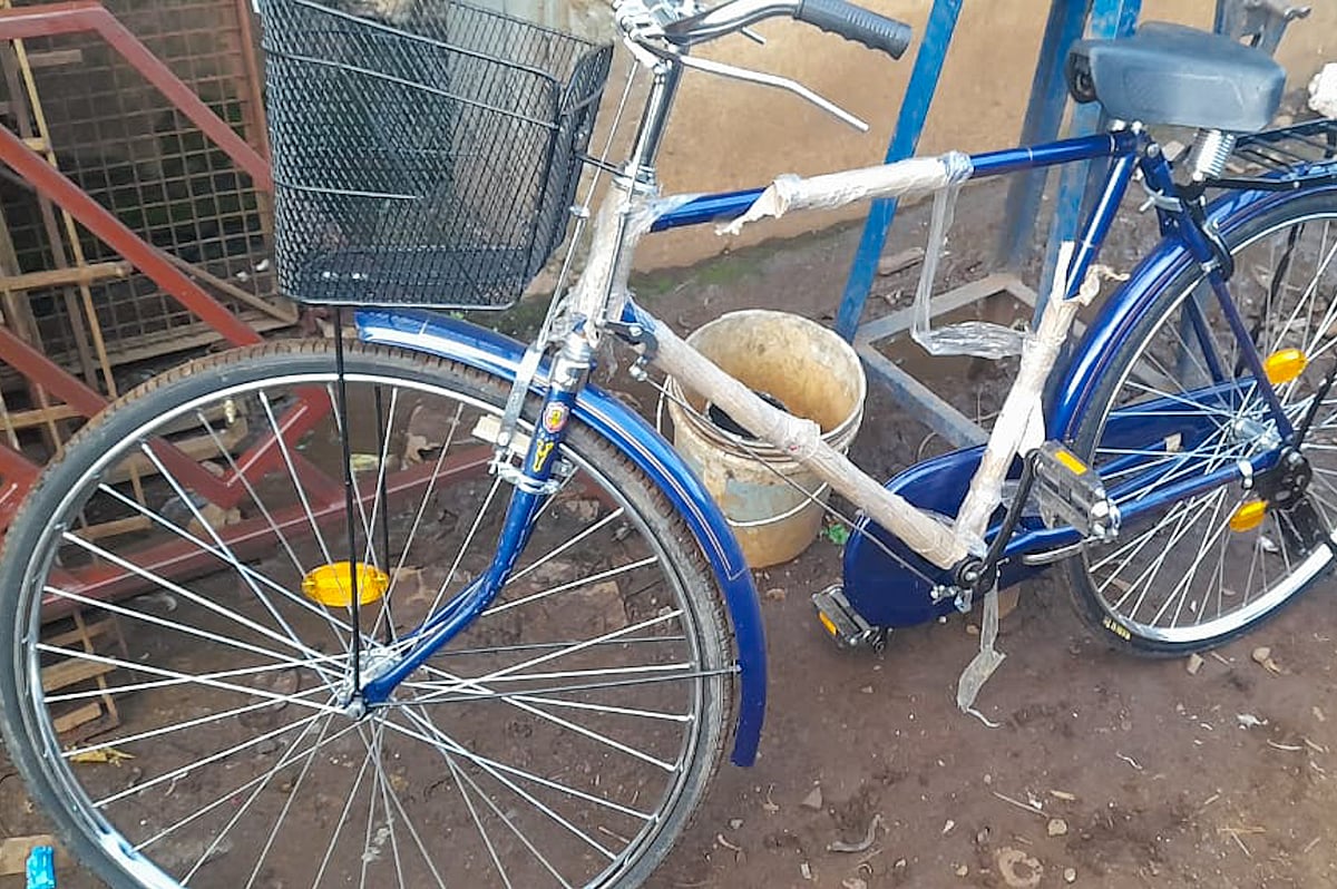 அரசு சைக்கிள் விலை ரூ.200... பள்ளியில் வாங்கிய கையோடு விற்றுச் செல்லும் மாணவர்கள்! - என்ன காரணம்?