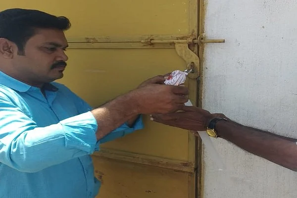 சீல் வைக்கப்பட்ட கடை