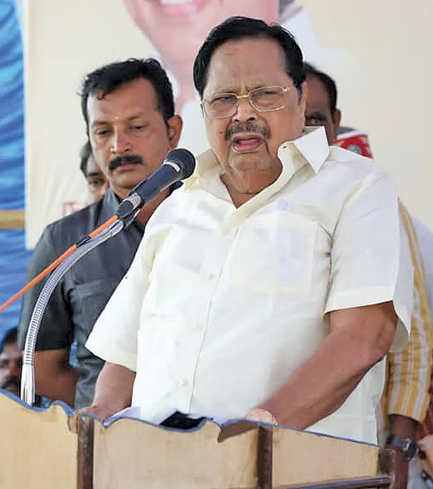 அடாவடி அமைச்சர்கள்... அதிகாரத் திமிர்... அடக்குவாரா முதல்வர்?