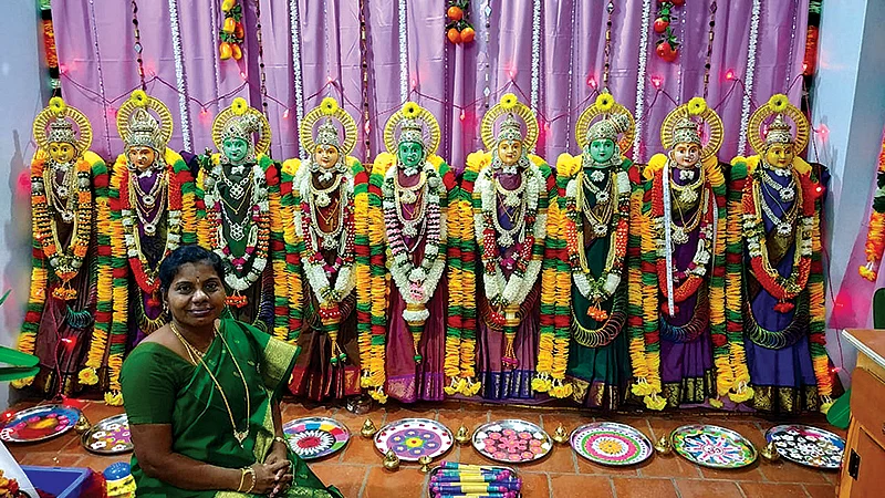 ‘வைரல்’ ஆன ‘ஒன்பது அம்மன்!’ - அலங்காரத்தில் அசத்தும் மேலகரம் பாலசந்திரா