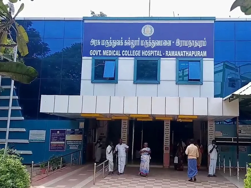 கழிவுநீர் தொட்டிக்குள் விழுந்து மாணவன் பலி... டியூஷன் சென்டரில் சிறுநீர் கழிக்க சென்றபோது பரிதாபம்