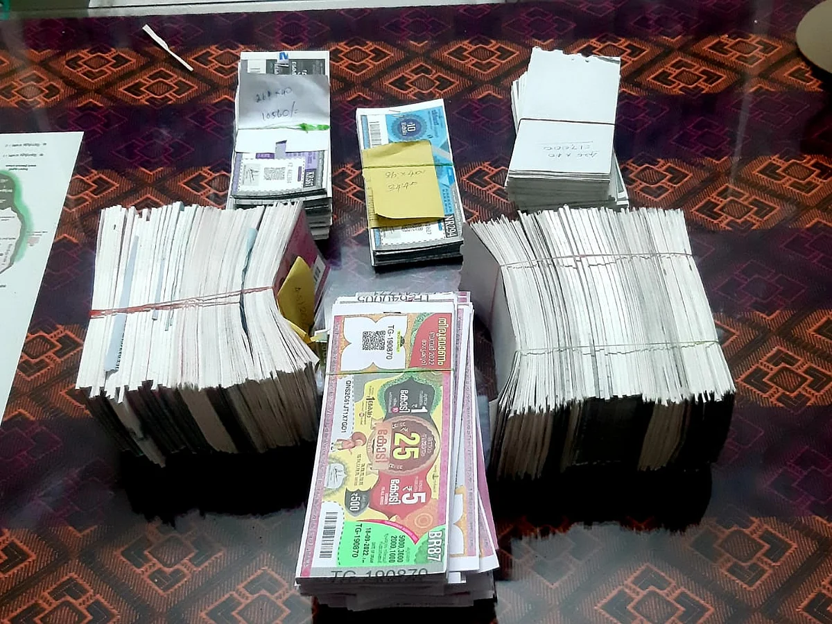 கேரளா டு தமிழ்நாடு; கொரியர் மூலம் விற்கப்பட்டுவந்த லாட்டரி சீட்டு... சிக்கிய முக்கியப் புள்ளி!