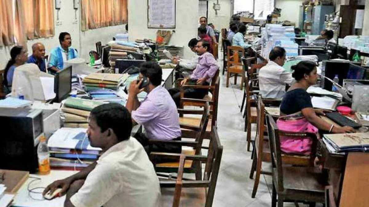 அரசு ஊழியர்கள்