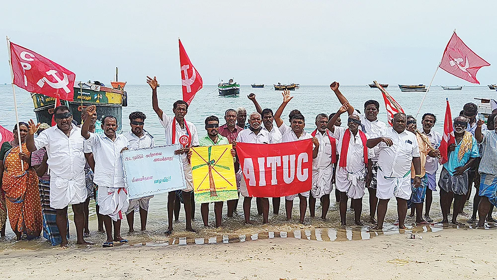 கடலுக்குள் காற்றாலை... எதிர்க்கும் மீனவர்கள்!