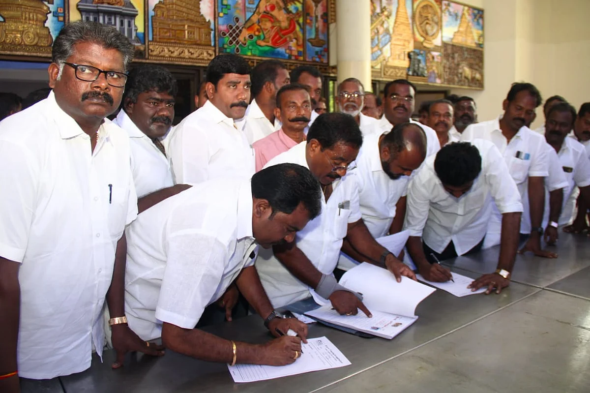 விண்ணப்பிக்கும் நிர்வாகிகள்