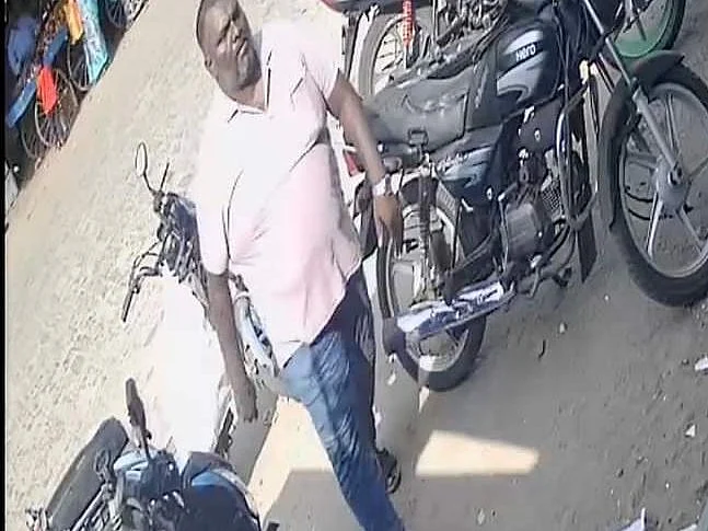 கடையில் மாயமான செல்போன்; டிப்-டாப் திருடனுக்கு அறிவுரை கூறிய உரிமையாளர்!