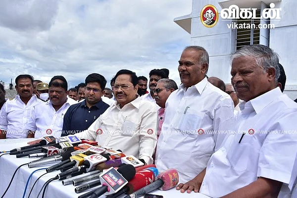 பேட்டியளித்த துரைமுருகன்