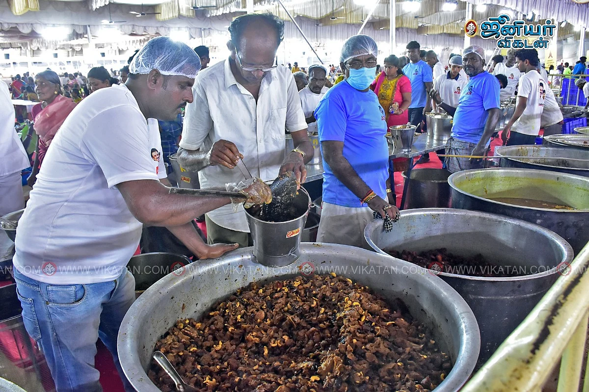 மதுரை: பிரமாண்ட கறி விருந்து; 50 மொய் கவுன்ட்டர்கள்... இது அமைச்சர் மூர்த்தி வீட்டு விசேஷம்!