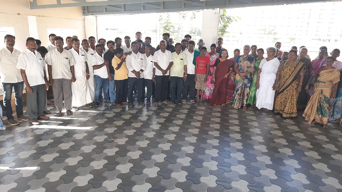 போராடும் சமூக ஆர்வலர்கள்